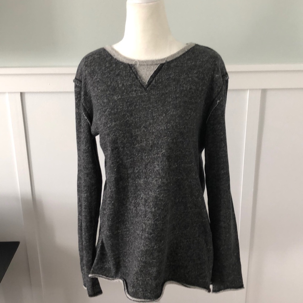 Kensie light sweatshirt with awesomely unique back